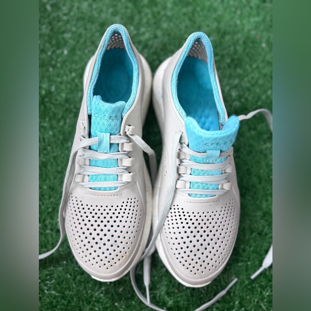 Crocs Women's Perforated Sneakers in White and Blue Size 9